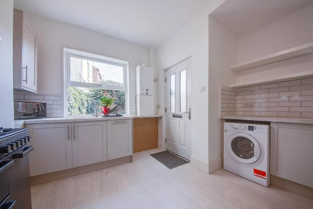 Stunning & Spacious 6Br 10 Beds 5Min To City Sheffield