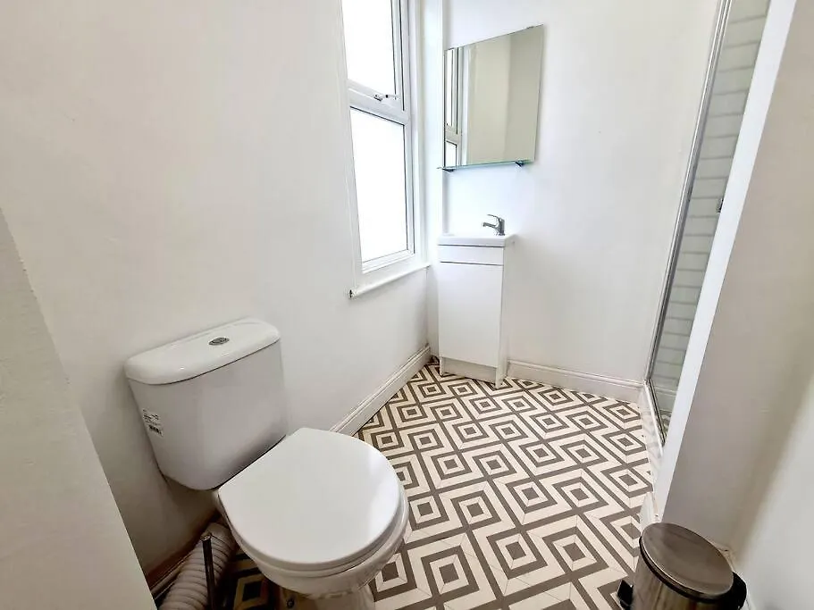 Stunning & Spacious 6Br 10 Beds 5Min To City Sheffield 0*,