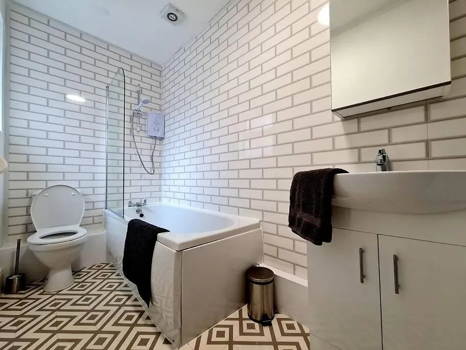 Stunning & Spacious 6Br 10 Beds 5Min To City Sheffield